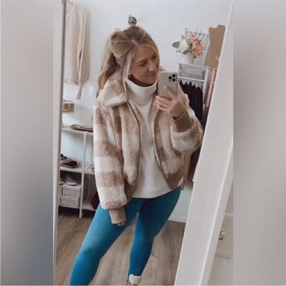 Amaryllis almost ready blog Teddy bear jacket zip up xs tan neutral - Picture 2 of 6